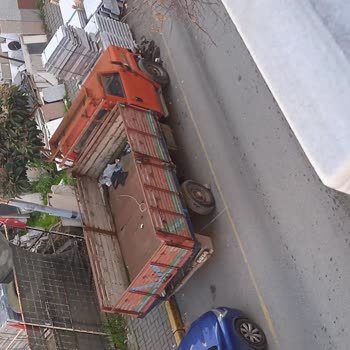 İBB - İstanbul Büyükşehir Belediyesi Sokaktaki İşlevsiz Kamyonet