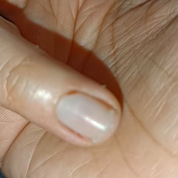 Gratis Beauty Kaş Tasarımı Ve Manikür İşlemi Yaptırdım Çok Çok Kötü