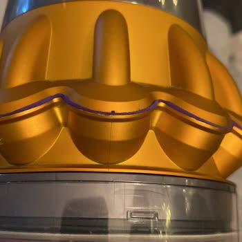 Dyson Elektrikli Süpürge Modelinde Meydana Gelen Boya Dökülmesi Ve Malzeme Sorunları