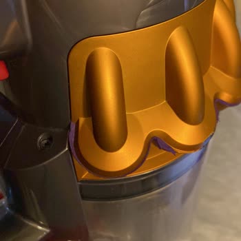 Dyson Elektrikli Süpürge Modelinde Meydana Gelen Boya Dökülmesi Ve Malzeme Sorunları