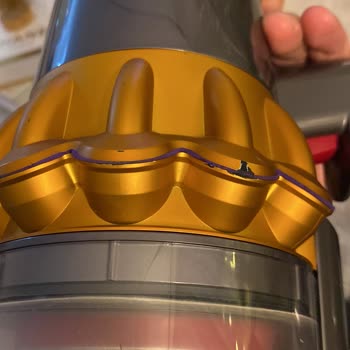 Dyson Elektrikli Süpürge Modelinde Meydana Gelen Boya Dökülmesi Ve Malzeme Sorunları