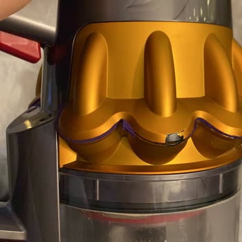 Dyson Elektrikli Süpürge Modelinde Meydana Gelen Boya Dökülmesi Ve Malzeme Sorunları