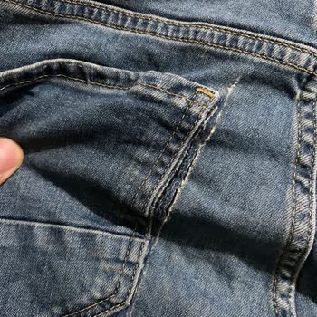 Colin's Pantolon Arka Cepte Yırtık