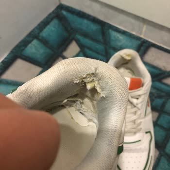 Deichmann Garantisi Olan Ayakkabı Çöp Oldu