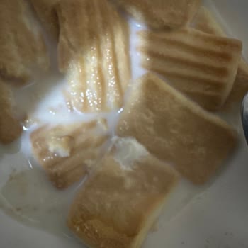 Tarım Kredi Kooperatif Market Süt Ama Süt Bulaşığı.