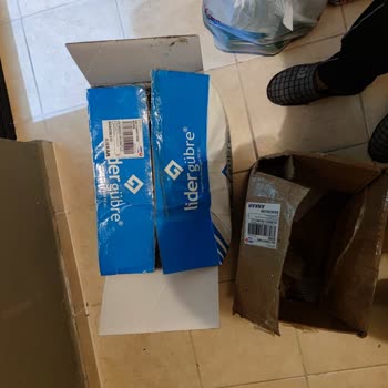 Aras Kargo Kargom Zarar Görmüş, Teslim Etmeden Bırakıp Gitmişler