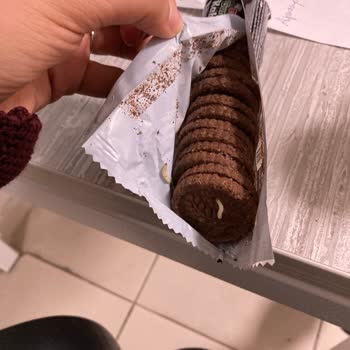 Eti Gıda Paketli Üründen Canlı Kurt Çıkması Şikayeti