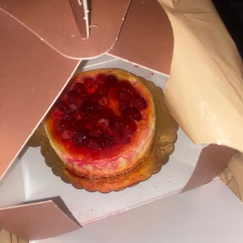 Liva Pastanesi Macun Mahallesi Fabrika Şubesi Pastayı Geç Teslim Etti