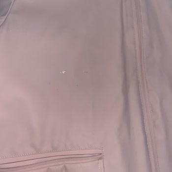 Zara Dururken Yıpranan Mont Ve Eski Sezon Satıp Arkasında Durmaması