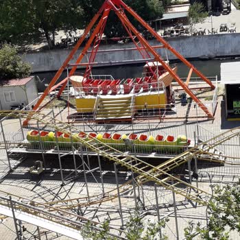Edremit Belediyesi Altınoluk Lunaparkı Uygun Olmayan Meskun Alan İçinde