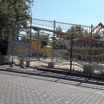 Edremit Belediyesi Altınoluk Lunaparkı Uygun Olmayan Meskun Alan İçinde