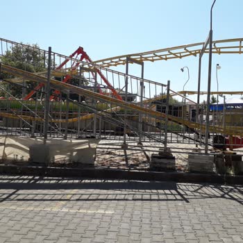 Edremit Belediyesi Altınoluk Lunaparkı Uygun Olmayan Meskun Alan İçinde