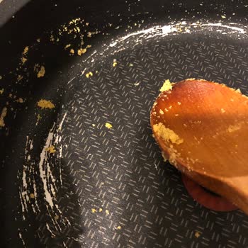 Tefal Tencerenin İç Kaplaması Soyulup Gıdanın İçine Dökülüyor!