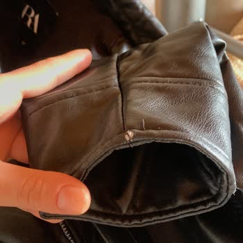 Zara Deri Ceket Derisi Dökülüyor