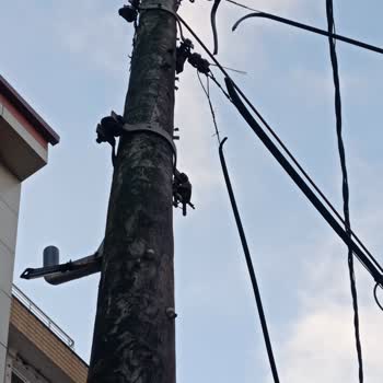 Vodafone Net İnternet Altyapı Şirketi Eski Ağ Kablolarını Söküp İnterneti Kesti