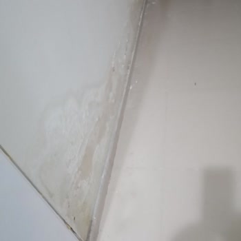 Menemen Belediyesi 5 Yıl Önce Yapılmış Beton Duvarımıza Zarar Verdi.