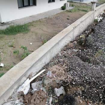 Menemen Belediyesi 5 Yıl Önce Yapılmış Beton Duvarımıza Zarar Verdi.