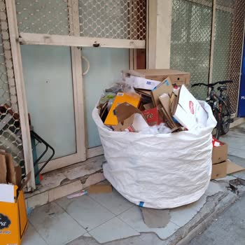 İzmir Büyükşehir Belediyesi A101 Deposu Önünün Çöplüğü