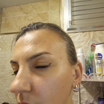 Derin Dindin Güzellik Merkezi D**** Dindin Güzellik Merkezi Kalıcı Makyaj Mağduru...