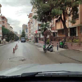 Martı Elektrikli Motor Yolun Ortasına Park Ediyorlar