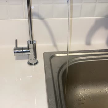 Aura Cebilon Servis Armatür Satamadığı İçin Tezgahı Deldi