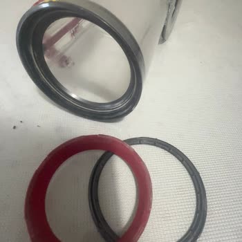 Dyson V10 Kırmızı Lastik Çıktı