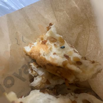 Börek İstasyonu (Bursa) Poğaçadan Böcek Çıkması