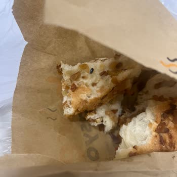 Börek İstasyonu (Bursa) Poğaçadan Böcek Çıkması