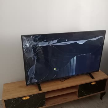 Toshiba TV Ekranı Kırık