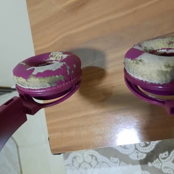 PHILIPS Ses Sistemleri Philips KULAKLIK-SHB3075RD Nin Sünger Üzeri Boyaları Dökülüyor...