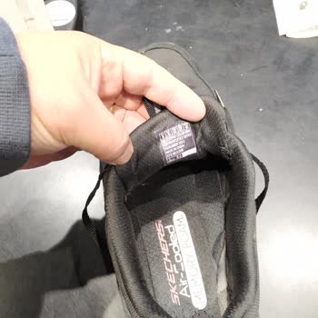 Skechers Ayakkabının Her İkisinin De 3 Ayda Tabanı Yarıldı.
