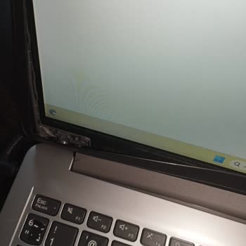 Lenovo Bilgisayar Yeniden Kendi Kendine Çatlıyor!