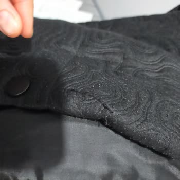Aker Mağazacılık Montlarda Bitlenme Ve İplerinin Çıkması