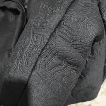 Aker Mağazacılık Montlarda Bitlenme Ve İplerinin Çıkması