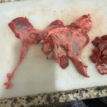 Hakmar Sinirli Et Parçasının Kuşbaşı Et Paketinin Altına Saklanması