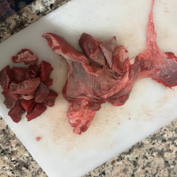 Hakmar Sinirli Et Parçasının Kuşbaşı Et Paketinin Altına Saklanması