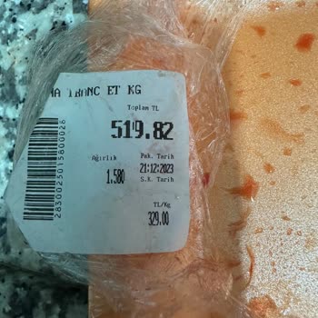 Hakmar Sinirli Et Parçasının Kuşbaşı Et Paketinin Altına Saklanması