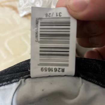 Mavi Pantolon Ortası Sokuldu