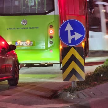 Kocaeli Büyükşehir Belediyesi 559 Otobüsü Duraktan Yolcu Almadan Geçti