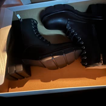 Nine West Yanlış Ayakkabı Gönderip Değişim Yapmadı