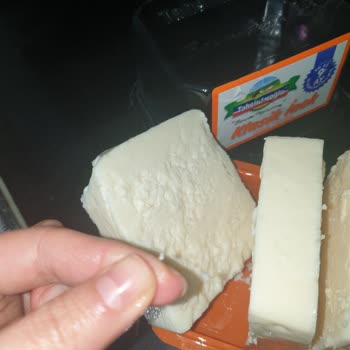 Getirden Aldığım Peynirden Kıl Çıktı
