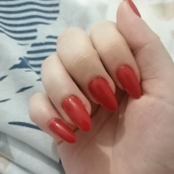 Beauty Seher Ergün Manikürün Kanatılarak Yapılması