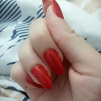 Beauty Seher Ergün Manikürün Kanatılarak Yapılması