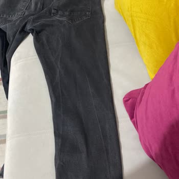 Mavi Jean Pantolonumda Beyaz Çizgi Oluştu.
