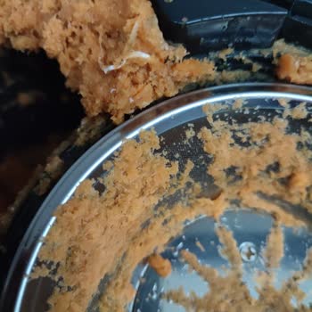 Sinbo Sj -3143 Katı Meyve Sıkacağının Kendi Parçalarını Rendelemesi