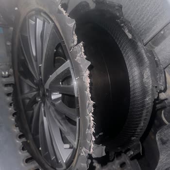 Chery Tiggo 8 Sıfır Aracımın Lastiği Gümledi Canımızı Zor Kurtardık...