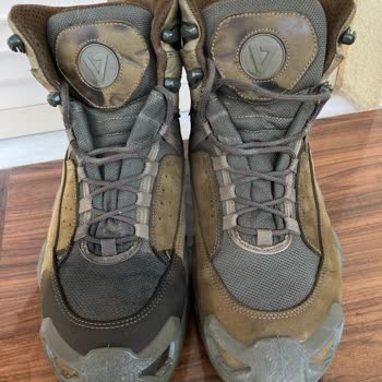 Vaneda Yağmurda Solan Bot, Soğukta Sertleşen Taban!