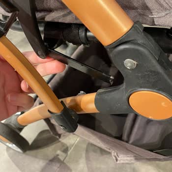 Civil Den Aldığım Bebek Arabası Sürekli Kırılıyor.