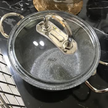 Elvan Çeyiz Ve Karacanın İlgisizliği