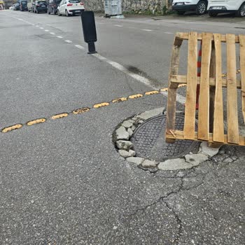Bursa Yıldırım Belediyesi Cadde Üstünde Telefon Kablosu Kapağı